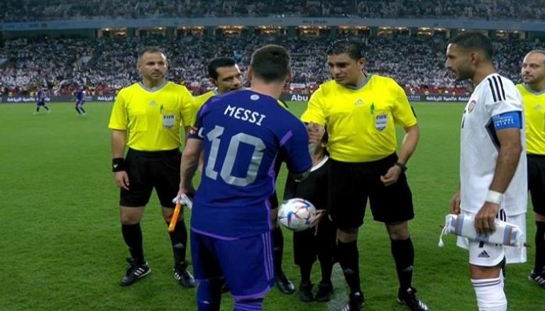الحكم المصري إبراهيم نور الدين يرفض قميص ميسي ..ما السبب؟