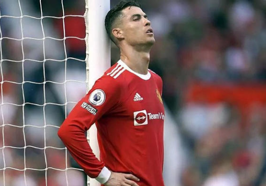 إصابة بنزيما تمنح الأمل لرونالدو.. مفاجأة بعد كأس العالم