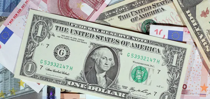 الدولار مستقر وسط تزايد المخاوف من قيود كورونا بالصين