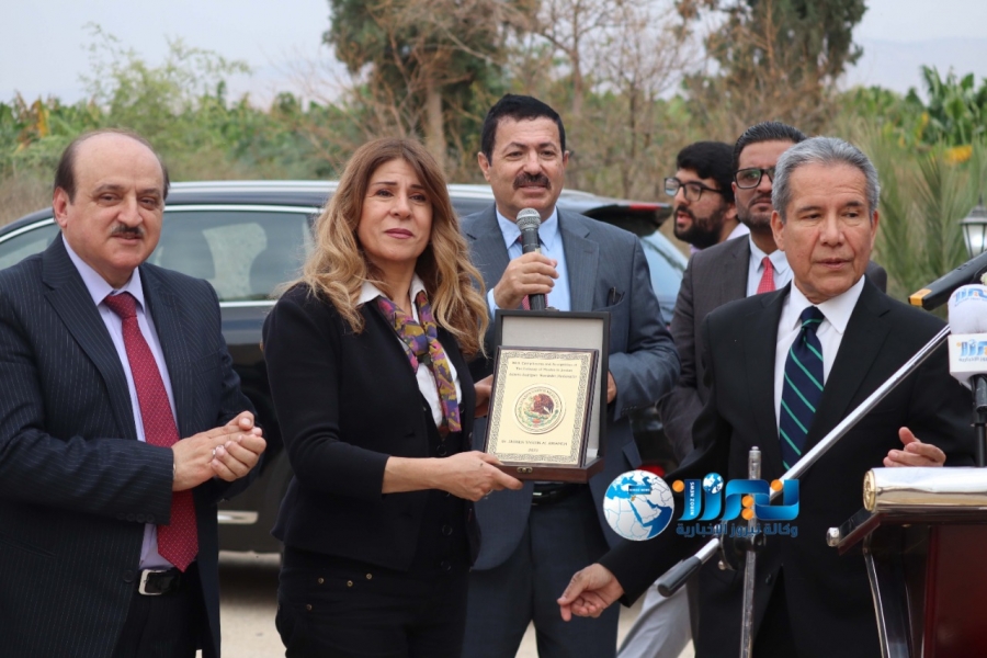 تكريم السفير المكسيكي هرنانديز وتكريم جمعية الصداقة الأردنية المكسيكية وندوة ثقافية بدعوه من الدكتورة شيرين العواملة في منطقة الاغوار....صور وفيديو