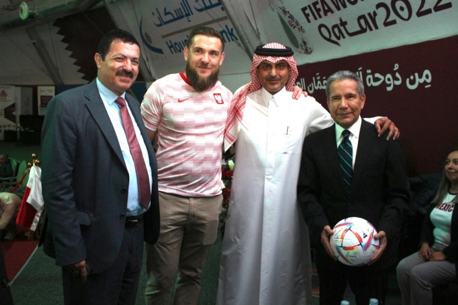 سفراء قطر والمكسيك وبولندا والمؤرخ العرموطي يتابعون مباراة كأس العالم بين فريق المكسيك وبولندا في خيمة السفارة القطرية...صور