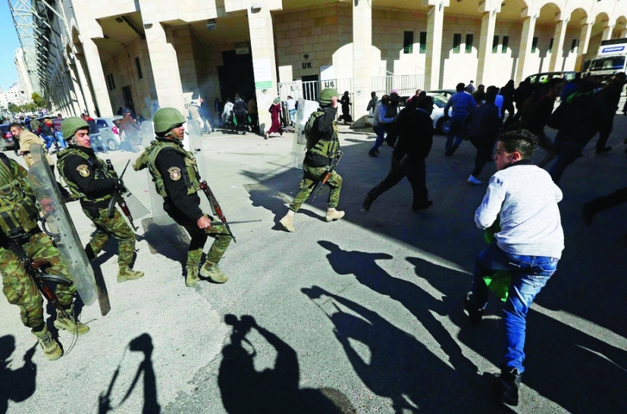 من يخشى انهيار السلطة الفلسطينية؟