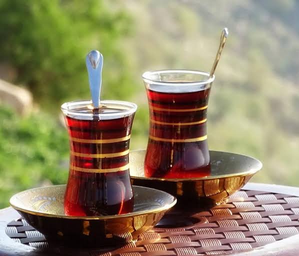لا تأكل هذه الأطعمة عندما تشرب الشاي
