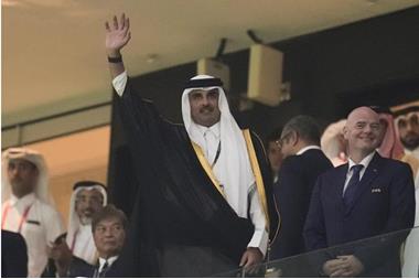تصرف لافت لأمير قطر عقب انتهاء مباراة المغرب وبلجيكا