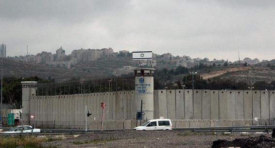 رفض أسير فلسطيني إبعاده إلى فرنسا