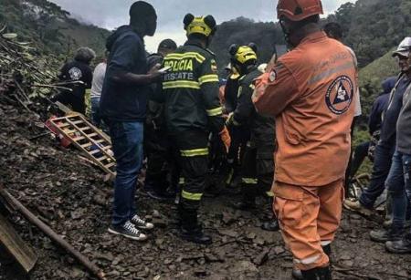34 قتيلا في انهيار أرضي طمر حافلة في كولومبيا