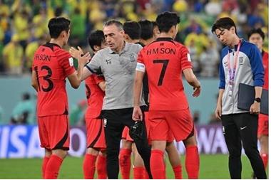 بينتو يعلن استقالته من تدريب كوريا الجنوبية بعد الخسارة أمام البرازيل