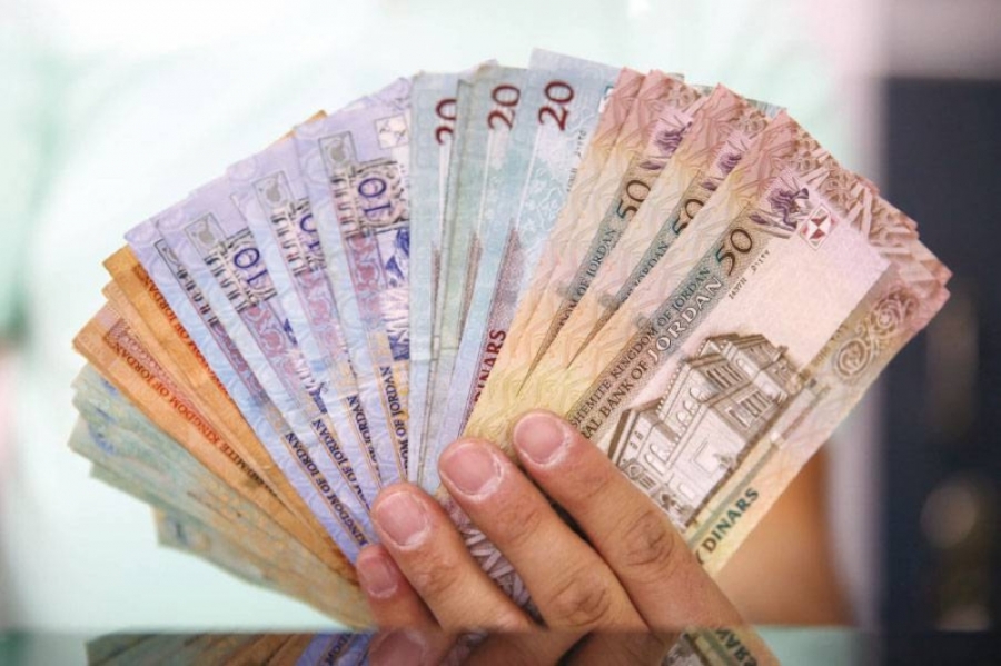 زيادة الطلب على الدينار مقارنة مع الفترة الماضية