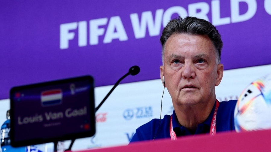 المقاتل فان غال يدخل في خلاف مع الصحفيين بسبب خطط لعبه في كأس العالم