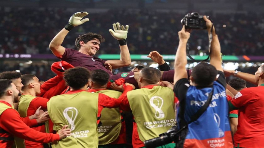من هو ياسين بونو الذي صنع التاريخ مع المغرب في المونديال ؟