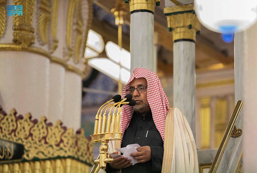 الشيخ حسين آل الشيخ امام وخطيب المسجد النبوي :الاستعانة لا تكون إلا بالله