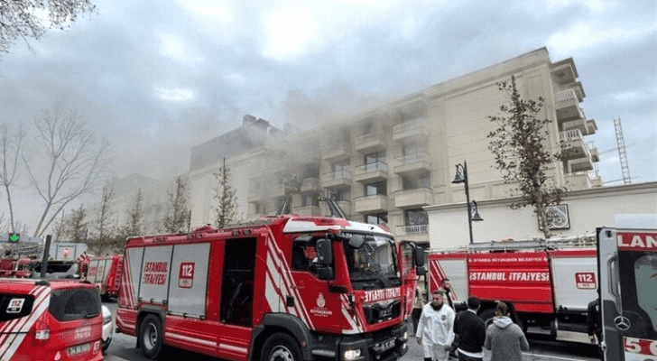 حريق يلتهم فندقا فاخرا في تركيا