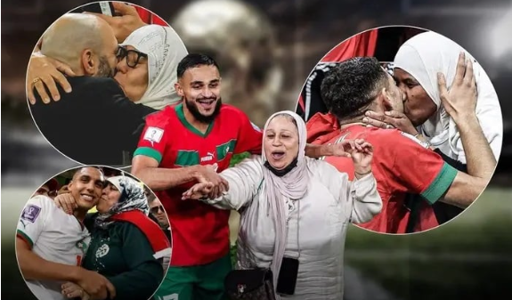 ما سر الارتباط والعلاقة المميزة للاعبي المغرب بأمهاتهم؟