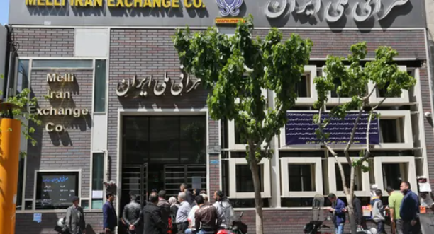 رويترز: الريال الإيراني يسجل مستوى منخفضا جديدا