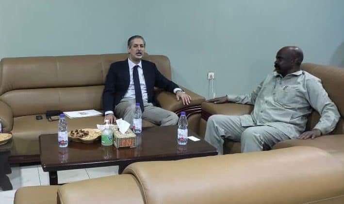 سفير مصر بالخرطوم يلتقى المفوض العام لمفوضية نزع السلاح وإعادة الدمج بالسودان