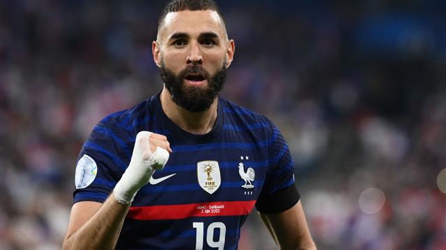 صحيفة إسبانية: ديشامب تسبب في إبعاد بنزيما عن كأس العالم