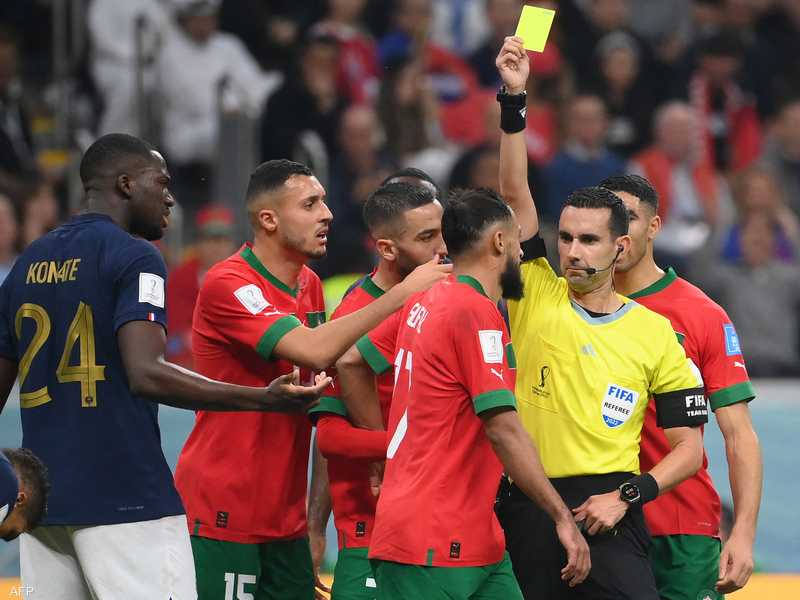 انتقادات غاضبة للحكم بعد إنذار بوفال.. ركلة جزاء للمغرب