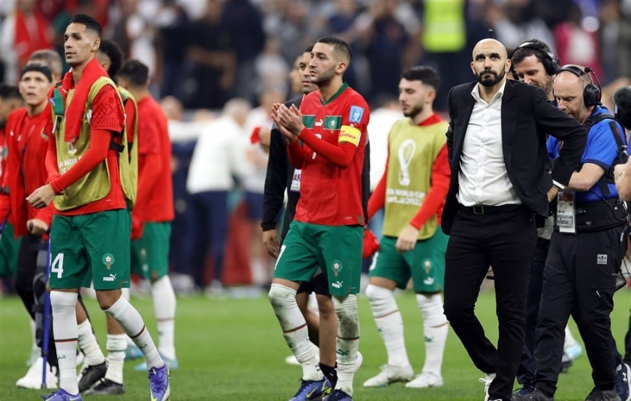 رغم الخسارة.. ملك المغرب يحيي الركراكي ولاعبيه