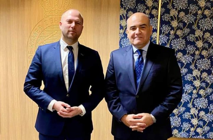 سفير جمهورية مصر العربية لدى مملكة هولندا يلتقي رئيس لجنة العلاقات الخارجية بالبرلمان الهولندي