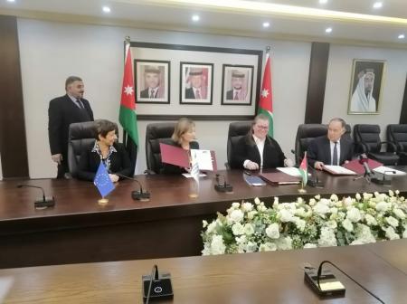 200 مليون يورو تمويل من الاستثمار الاوروبي لمشروع الناقل الوطني