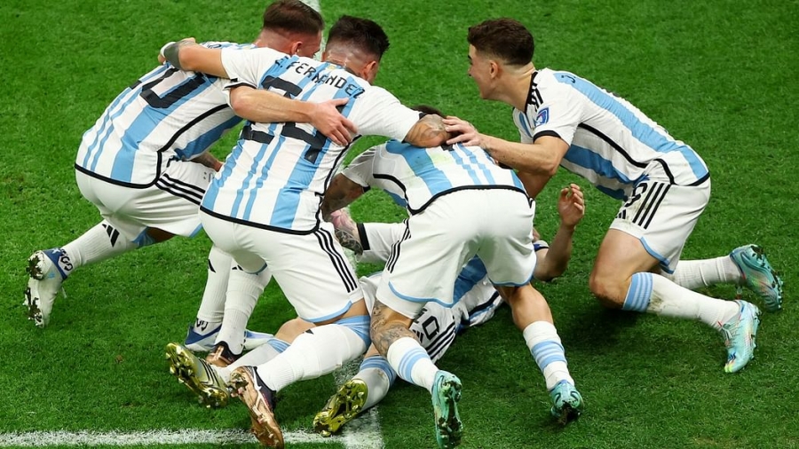 ميسي يقود منتخب الأرجنتين لقهر فرنسا بضربات الترجيح والتتويج بلقب كأس العالم 2022