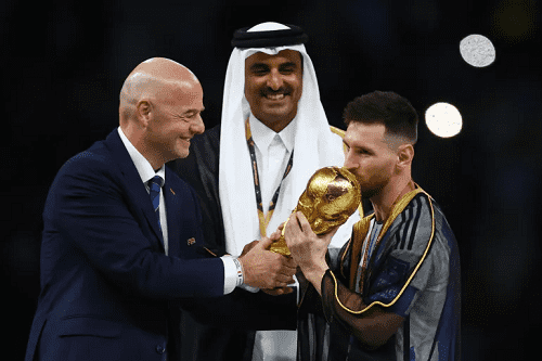 أمير قطر أوفينا بوعدنا بتنظيم بطولة استثنائية في بلاد العرب