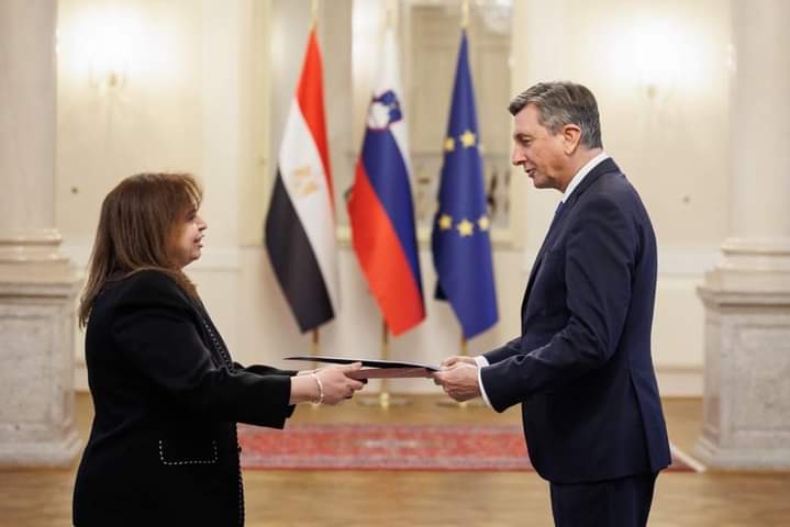السفيرة المصرية الجديدة لدى سلوفينيا تقدم أوراق اعتمادها لرئيس جمهورية سلوفينيا