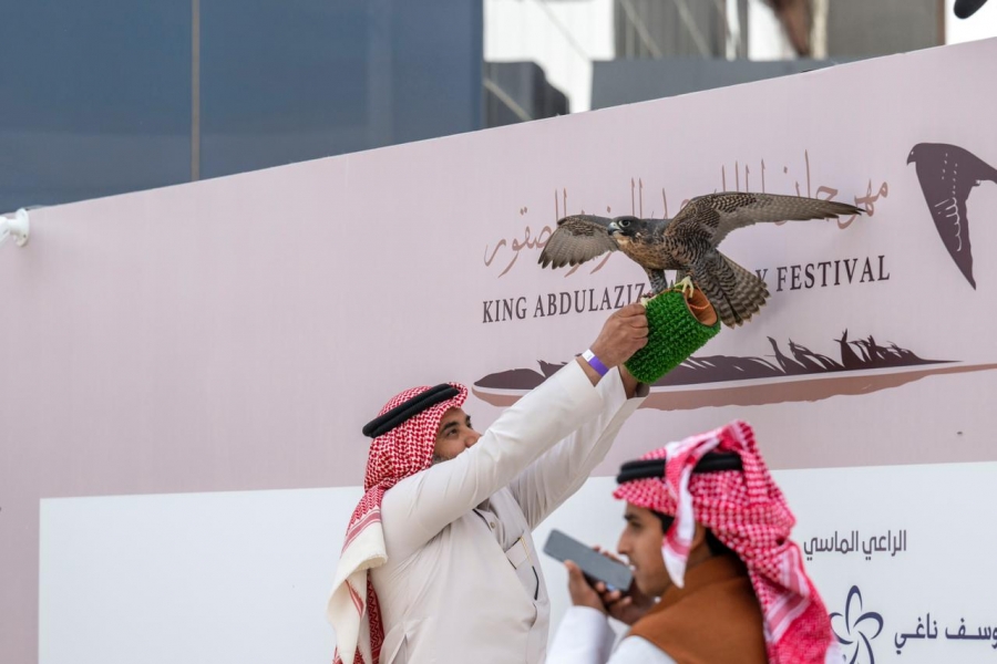 مهرجان الملك عبد العزيز يحتفي بتراث الصيد بالصقور