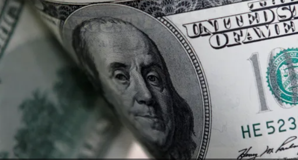 هل أجهض الفيدرالي توقعات تراجع الدولار في 2023؟