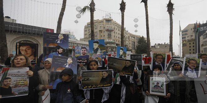 وقفة في رام الله للمطالبة باسترداد جثامين الشهداء المحتجزة لدى الاحتلال
