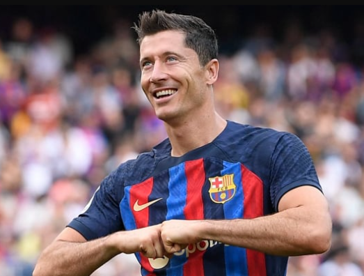 ليفاندوفسكي عن العودة لبرشلونة بعد المونديال: كأنني أعود للوطن