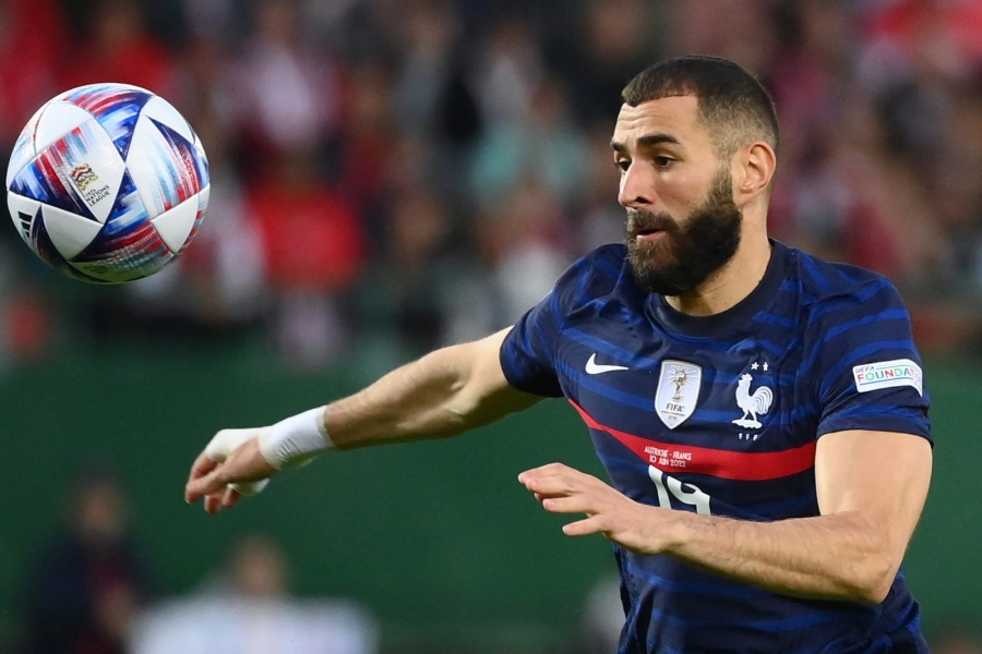 «مُفكرة» مساعد ديشامب تكشف سبب استبعاد بنزيما من كأس العالم