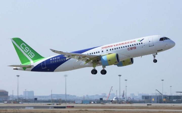 طائرة “سي 919” الصينية تبدأ رحلاتها التجريبية