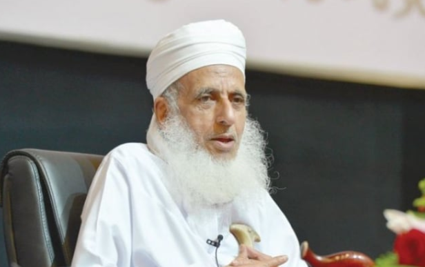مفتي عُمان يؤيد مشروع قانون في البرلمان لمقاطعة الاحتلال