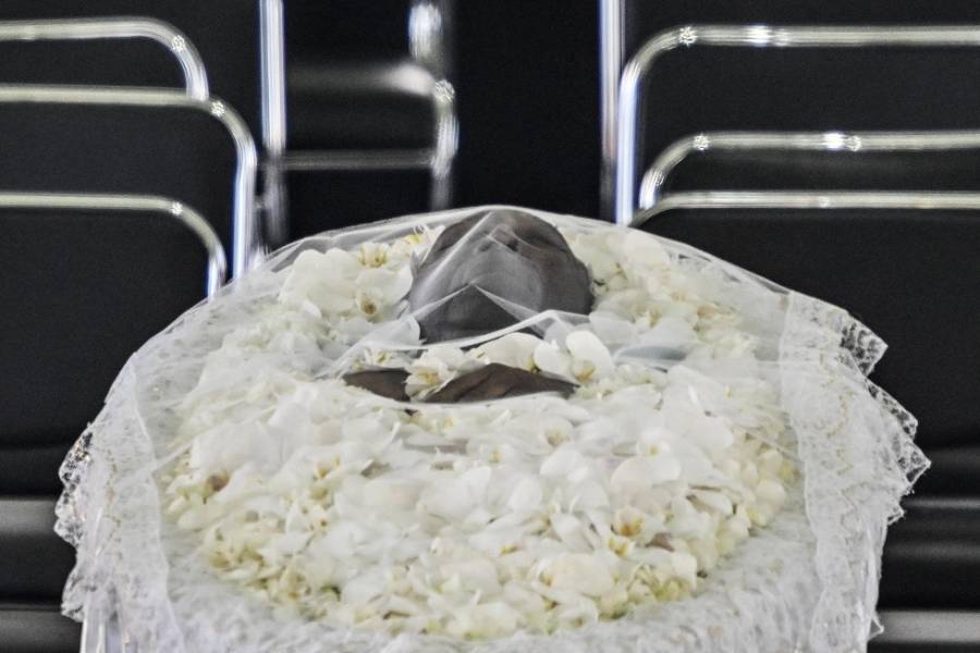 بالصور .. جثمان بيليه يصل إلى ملعب سانتوس