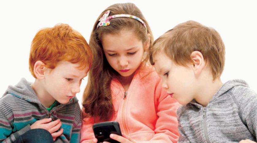 إليكم مخاطر استخدام الأطفال للهاتف؟
