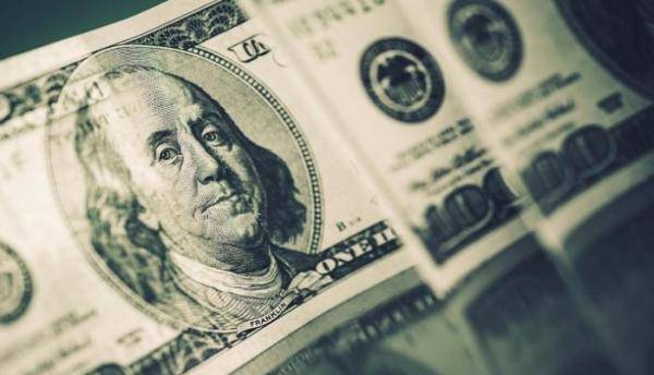 تراجع الدولار بمساعٍ للمركزي الأميركي كبح التضخم