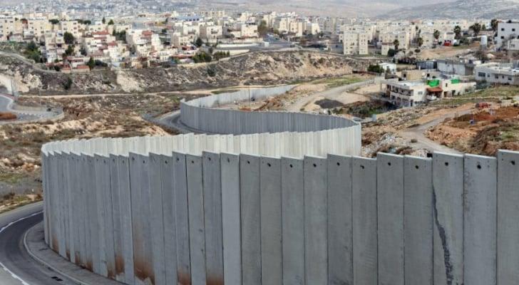 إسرائيل تبني جدارا إسمنتيا يفصلها عن غزة