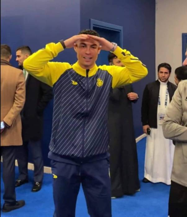 رونالدو يضحك ويروي موقفا طريفا قبل مباراة النصر