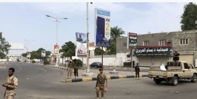 اليمن.. قتلى وجرحى بانفجارات استهدفت الحزام الأمني في أبين