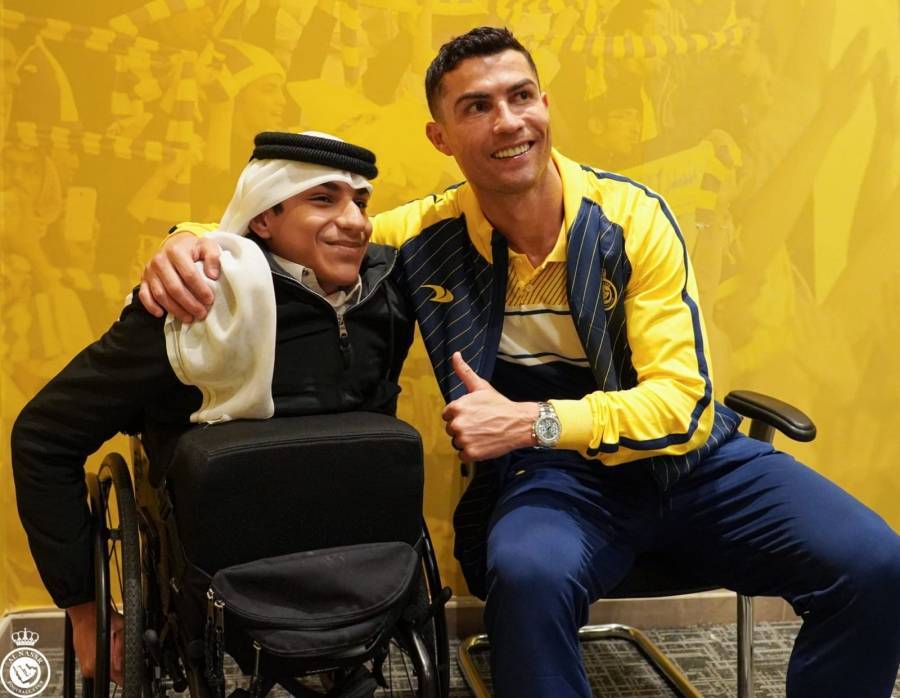 رونالدو يلتقي غانم المفتاح نجم افتتاح مونديال قطر