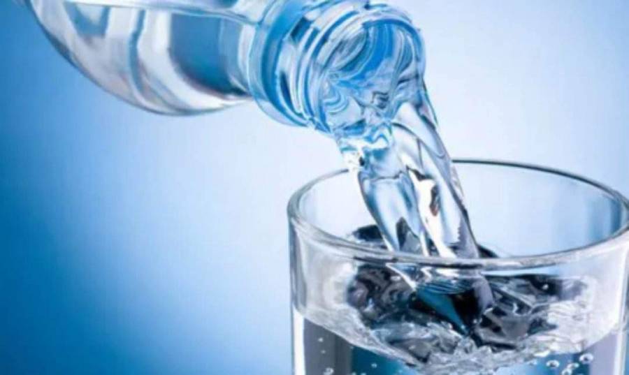 تحذير طبي لمن ينسون شرب الماء...يعرض نفسه لشيخوخة مبكرة