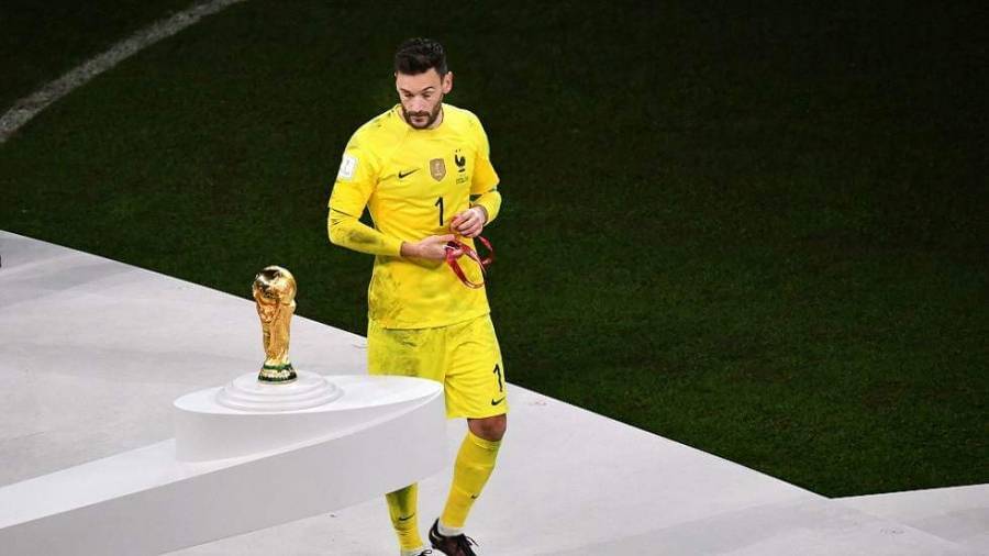 قائد منتخب فرنسا هوغو لوريس  يعتزل اللعب دوليا