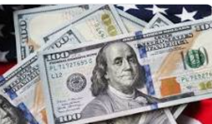 الدولار يقترب من أدنى مستوياته في 7 أشهر