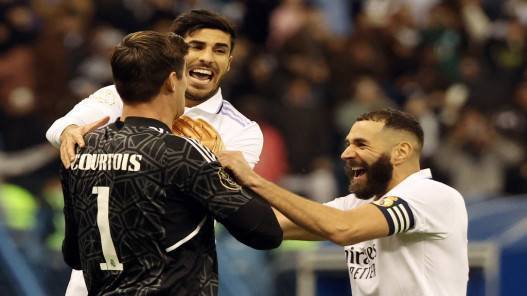 ريال مدريد يفوز على فالنسيا بركلات الترجيح ويبلغ نهائي كأس السوبر