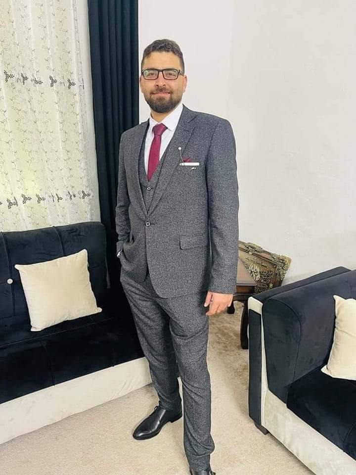 ابو الهيثم الطلافحه يُهنئ ابن خالته الحاج حسن طلافحه بحصول نجله محمود على درجة الدكتوراه