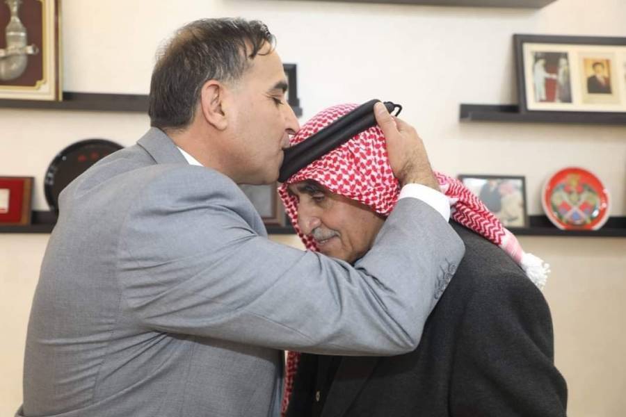الجبور يُهنئ اللواء المتقاعد محمد الخوالدة بخطوبة نجله العقيد زيد