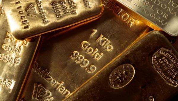 الذهب يتراجع من أعلى مستوياته في 8 شهور