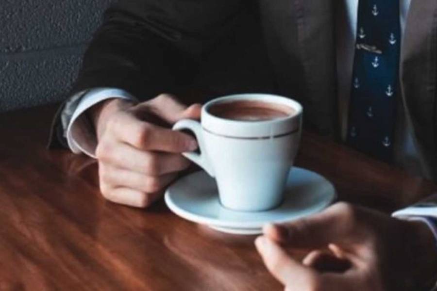 الحليب يزيد من السعرات الحرارية في كوب القهوة!
