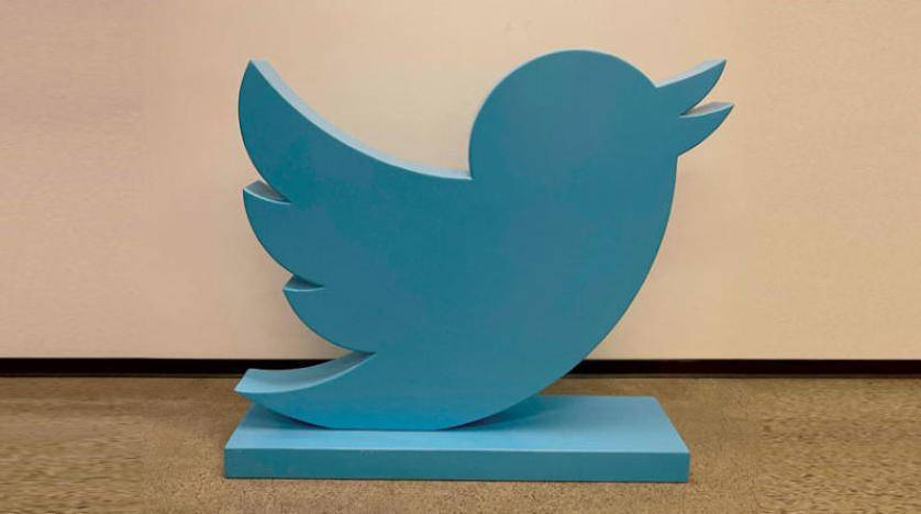 تمثال لطائر «تويتر» بـ100 ألف دولار